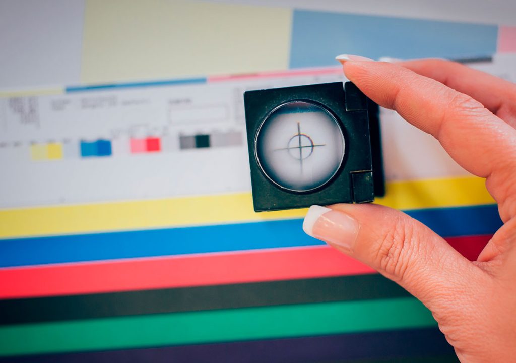 Cuentahilos para revisar una impresión en artes finales en InDesign.